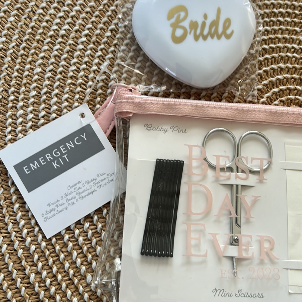 NWT Bride emergency kit & compact mirror 👰♀️ - Picture 2 of 4